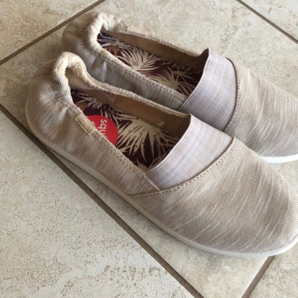 Brand new roxy slip on’s